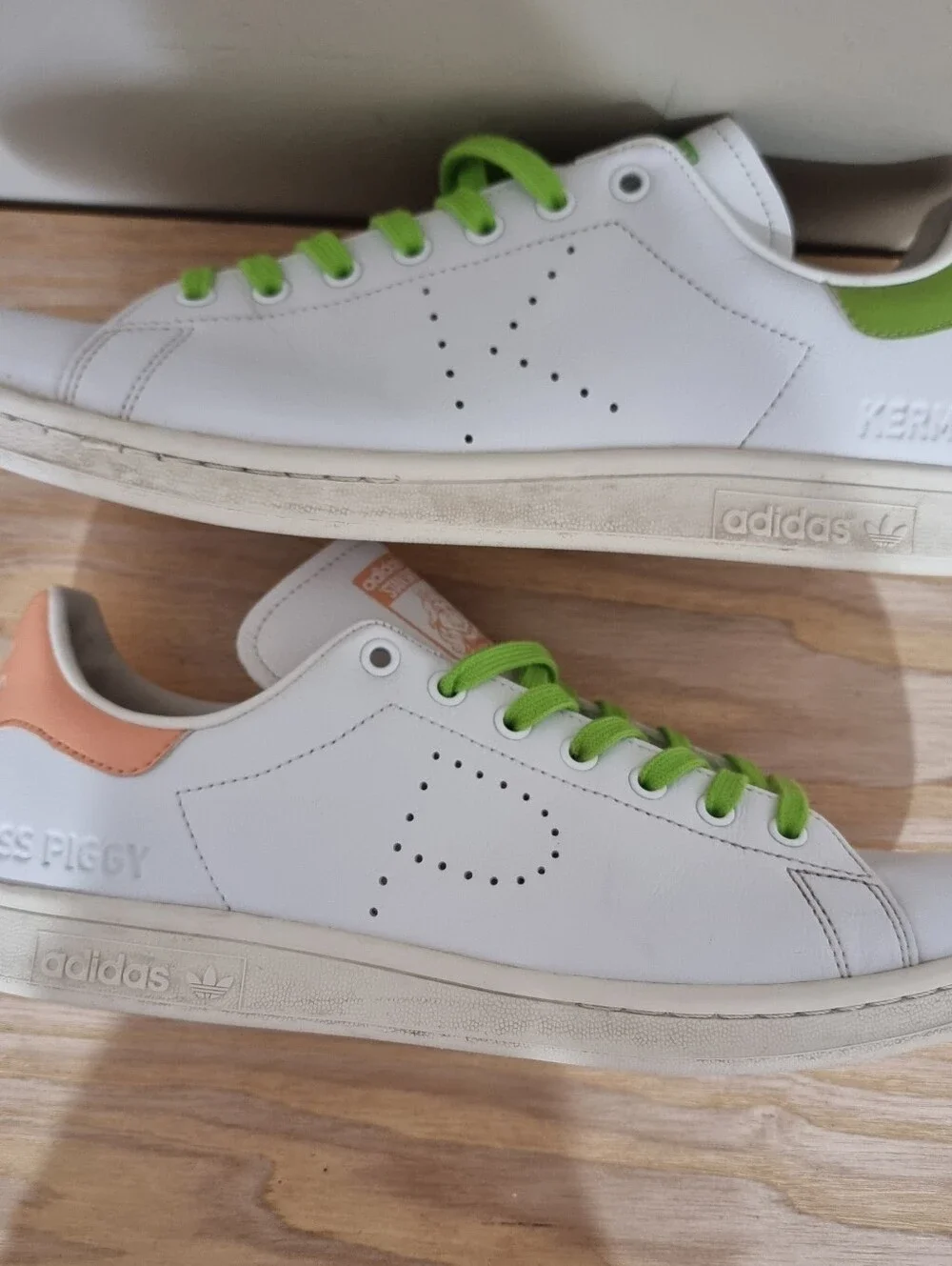 adidas mens size 11.5 Stan Smith Disney Kermit & Miss Piggy sneakers white casua